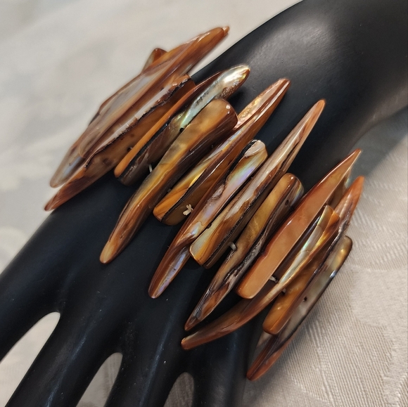 VINTAGE 70s Mother of Pearl Shell Bracelet – Tan Blush Stretch Boho Style - Picture 1 of 11
